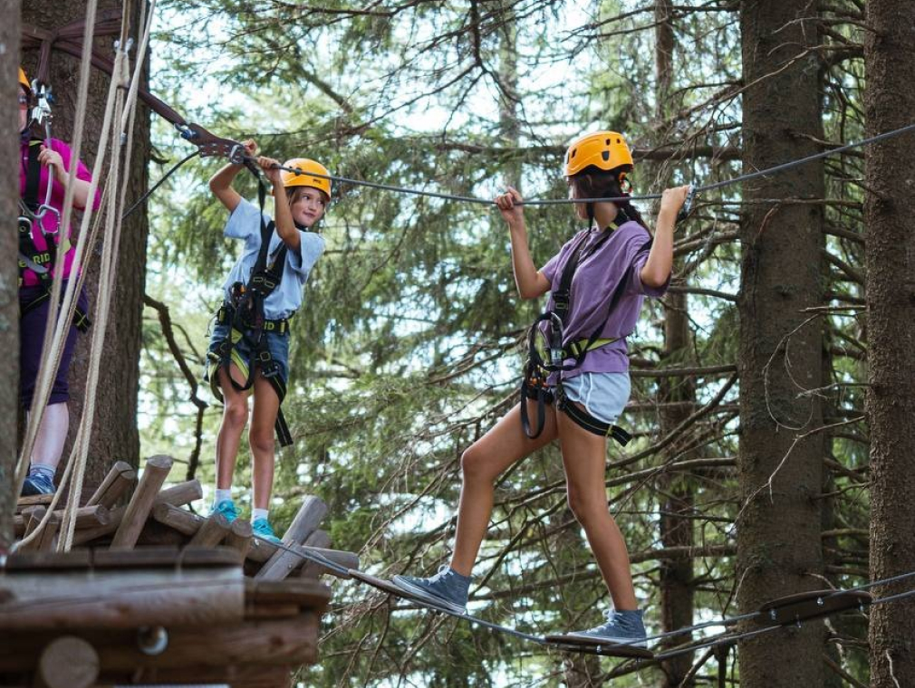 Sporthotel Rope Course two people in a rope park